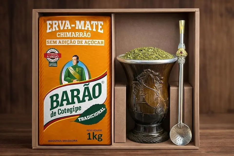 Barão Kit Chimarrão Completo, Cuia Artesanal Gravura Cavalo Marrom Escuro, Bomba de Ferro 25cm com Anel, Erva-Mate Tradicional 1kg a Vácuo