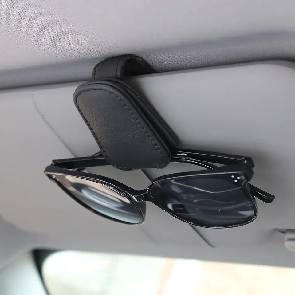 KIWEN Suportes de óculos de sol para viseira de carro, clipe de óculos de couro magnético para carro, clipe de cartão de bilhete para óculos de sol, acessórios de viseira de carro Gadgets (1, preto)