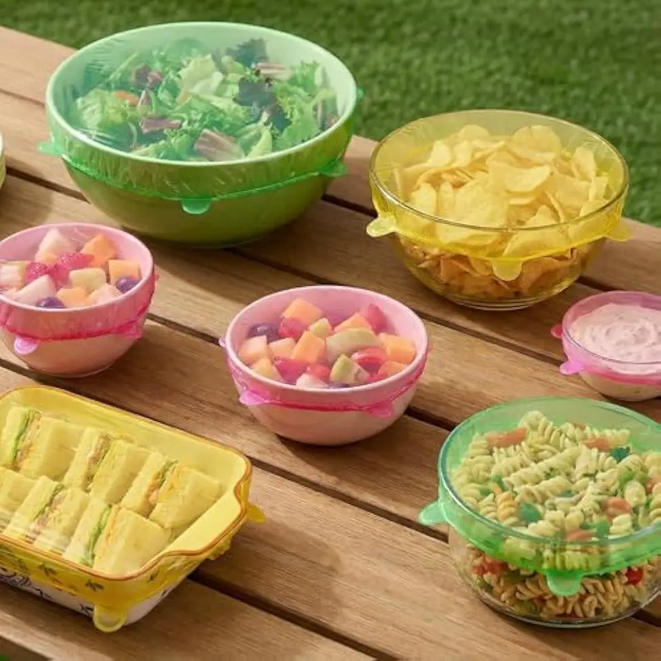 Capas elásticas reutilizáveis, 3 tamanhos extensíveis de alimentos para tigelas e pratos, capas de armazenamento de alimentos de plástico colorido para sobras de cozinha (15 peças)