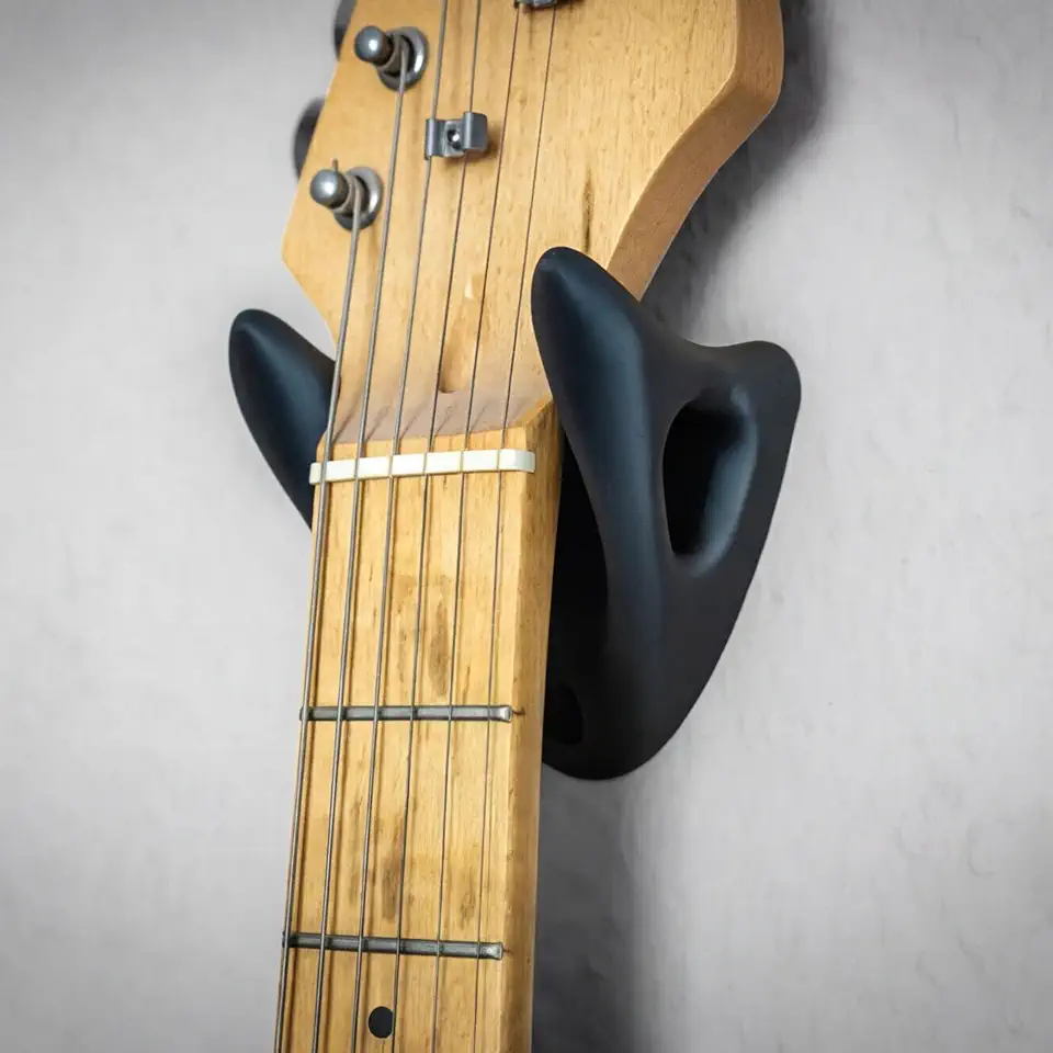 Suporte de Parede para Guitarra e Violão Design Moderno Minimalista Alta Durabilidade Plástico Resistente Fácil Instalar Acompanha Kit Completo Fixação (Branco)
