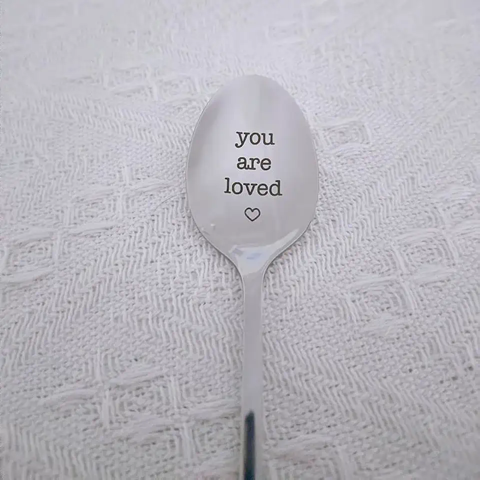 Presente de aniversário de dia dos namorados para marido esposa romântico você é amado colher presentes para avó pai presente de aniversário de Natal para namorado irmã colheres de sorvete gravadas 20