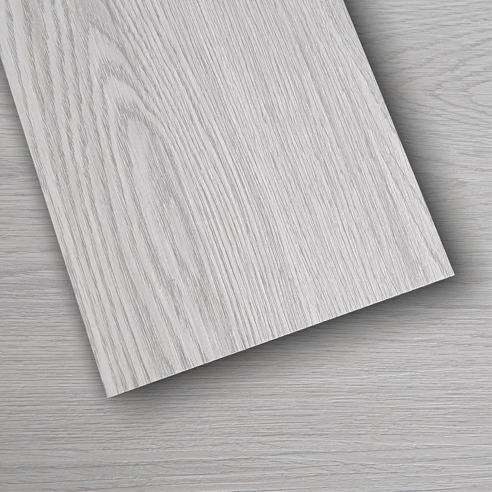 Piso Vinílico Autocolante Adesivo em Régua Amadeirada 1,25M² 91x15,2cm IPPAX (Cimento Urbano)