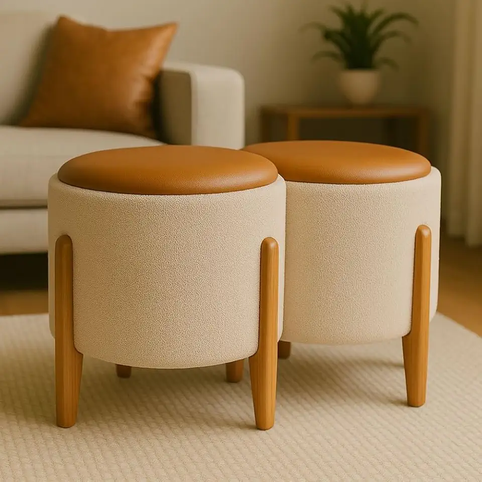 Kit 2 Puff Banquetas Redondo Banco Pufe Assento Macio em Courino Tecido Boucle Decorativo para Sala Escritório Apartamento Soft Lux com Pés em Madeira (Areia/Caramelo)