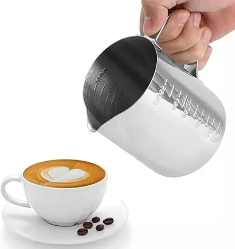 Jarra Barista Leiteira Profissional em Aço Inox, 600ml, para Café cappuccinos, lattes, macchiatos e Cremeira Americana Pitcher, Multiuso com Escala de Medição, com Bico e Alça Ergonômica