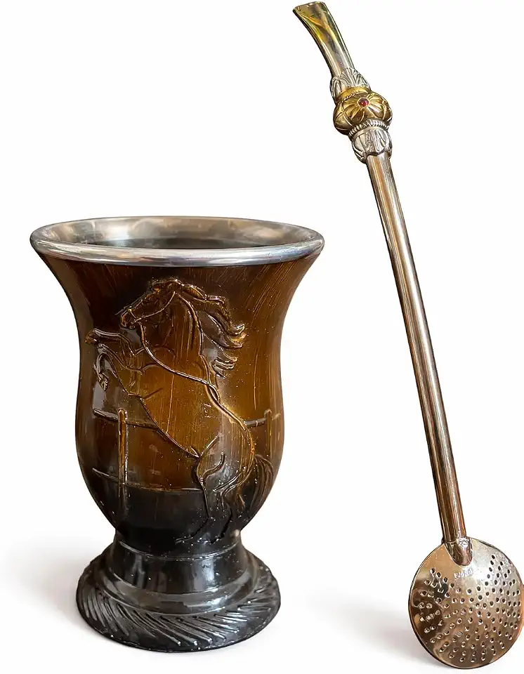 Kit Cuia de Chimarrão Artesanal com Gravura de Cavalo Marrom Escuro + Bomba de Ferro com Anel 25cm