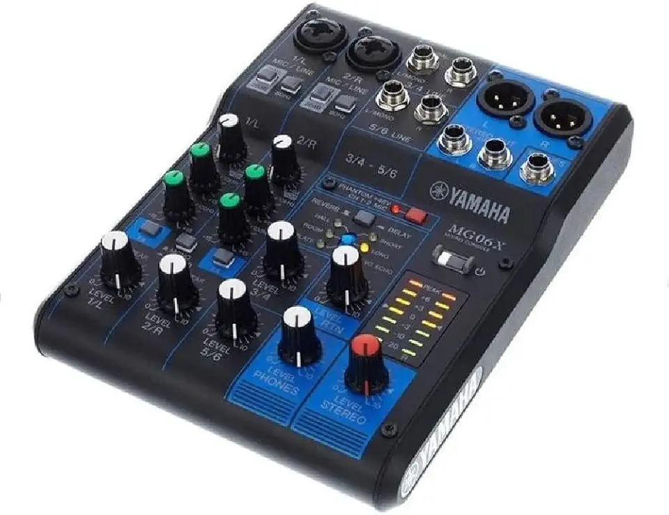 Mesa de Som MG 06X com Efeitos SPX e 6 Canais Yamaha