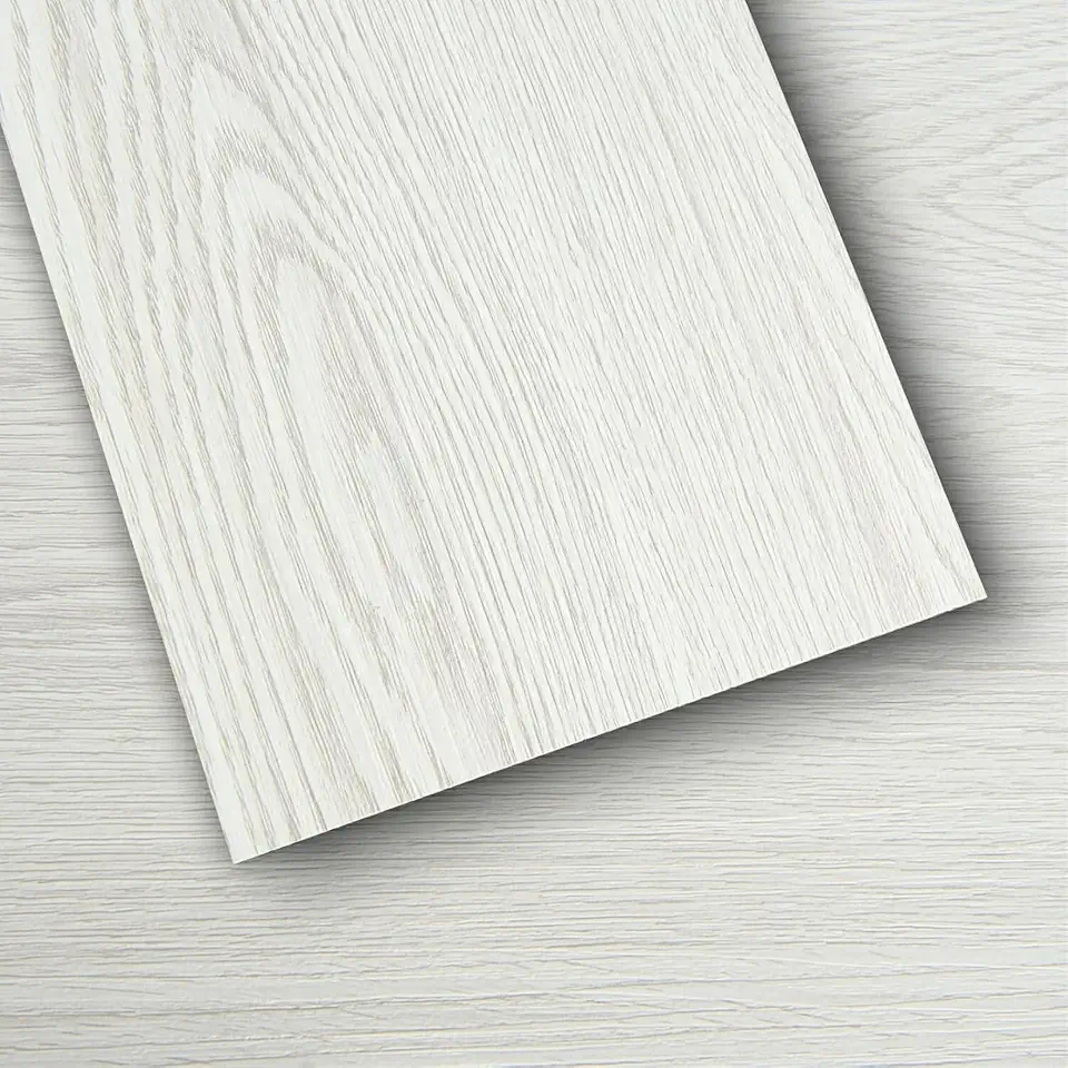 Piso Vinílico Autocolante em Régua Amadeirada, Cinza Neve, 91x15,2cm, 5M², Adesivo