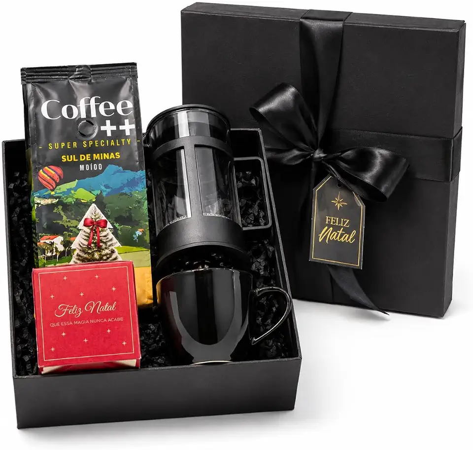 Kit Presente Café Premium com Prensa Francesa, Café Torrado e Moído 250g, Xícara, Bombons e Maleta para Presentear (Natal)