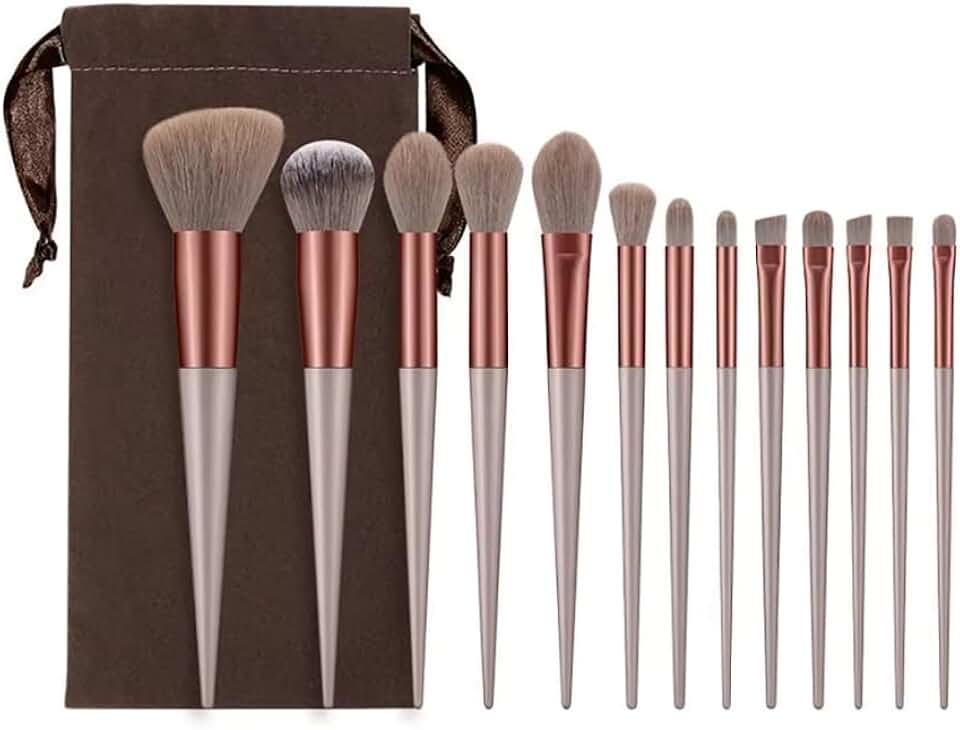 Kit Pincéis de Maquiagem 13 Peças Profissional com Estojo Jogo Completo para Base, Pó, Blush, Iluminador, Contorno e Sombra Cerdas Sintéticas Ultra Macias Acessórios Beauty Feminino Premium para Viagem, Necessaire, Uso Diário e Presente (MARROM)