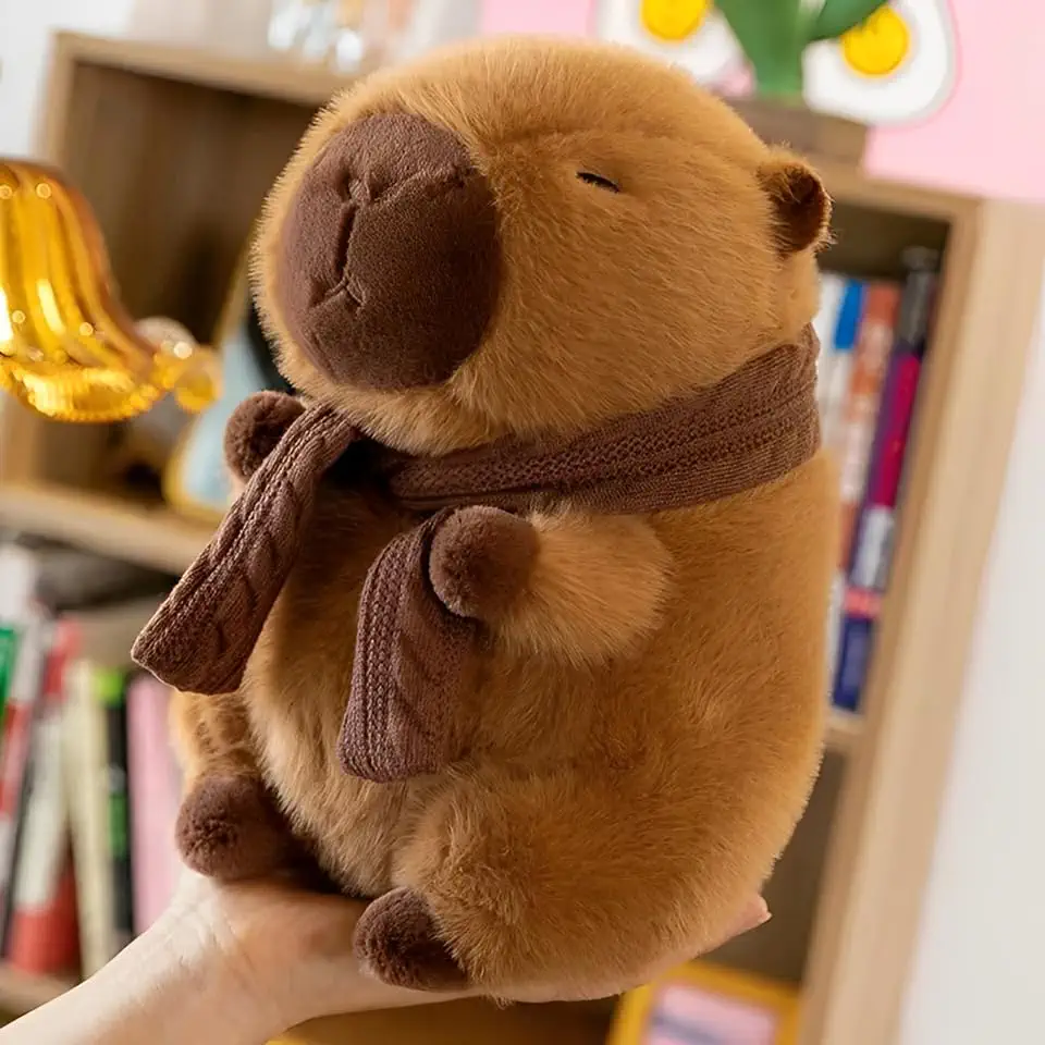 Brinquedo Capivara Pelúcia Cachecol Inverno - Capibara Filó