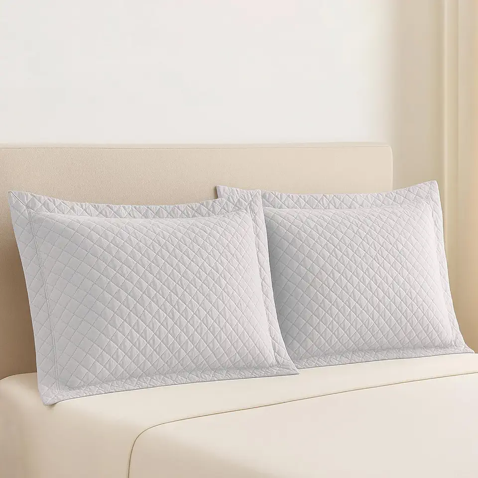 Kit 2 Fronhas Mateladas 50x70cm Toque Macio e Elegante - Acolchoado, Fácil de Lavar, Acabamento Premium (2, Branco)