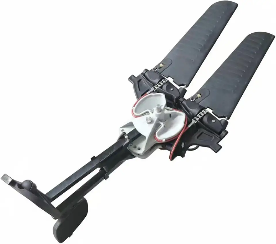 Caiaque com de pedal para trás. Design leve, ideal para pesca e uso em barcos.
