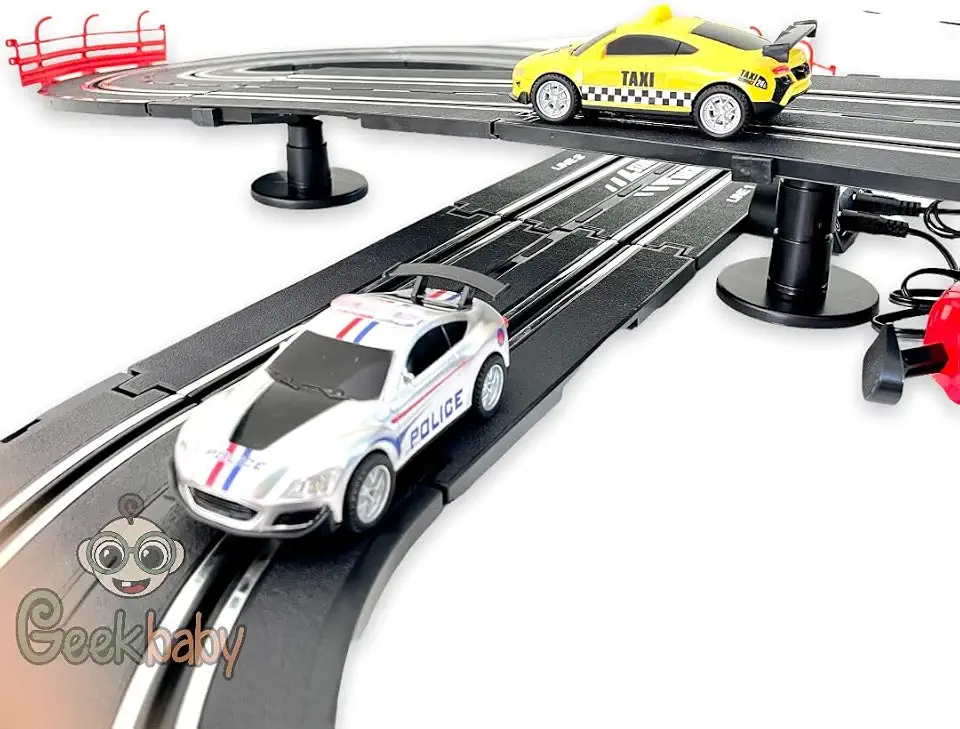 Auto Pista Turbo Run Circuito em Oito com 2 Carrinhos, DM Toys, DMT5892