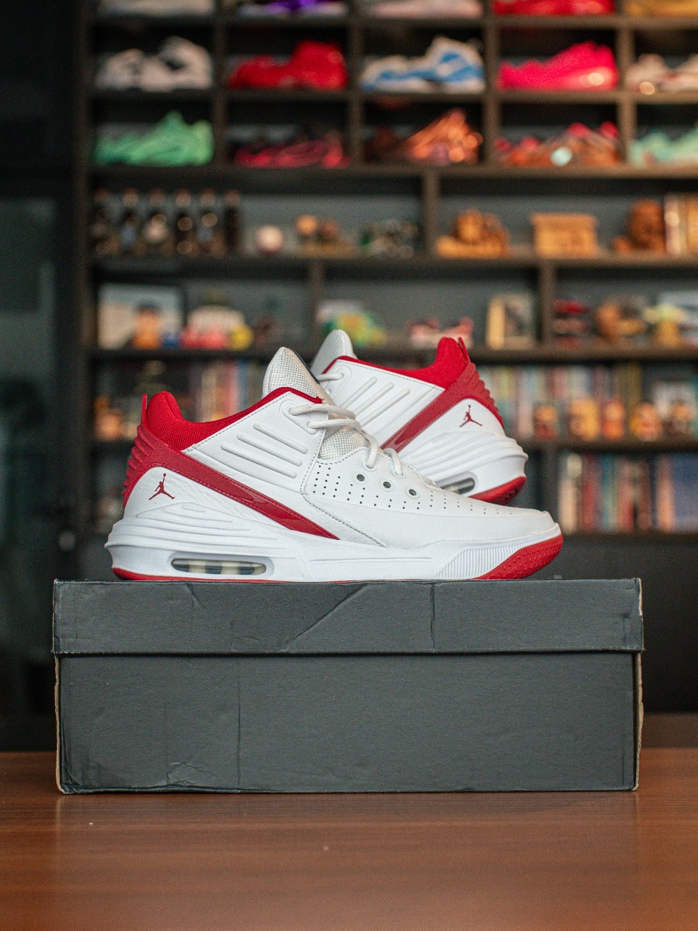 Air Jordan Max Aura 5 White Gym Red — 40, Novo