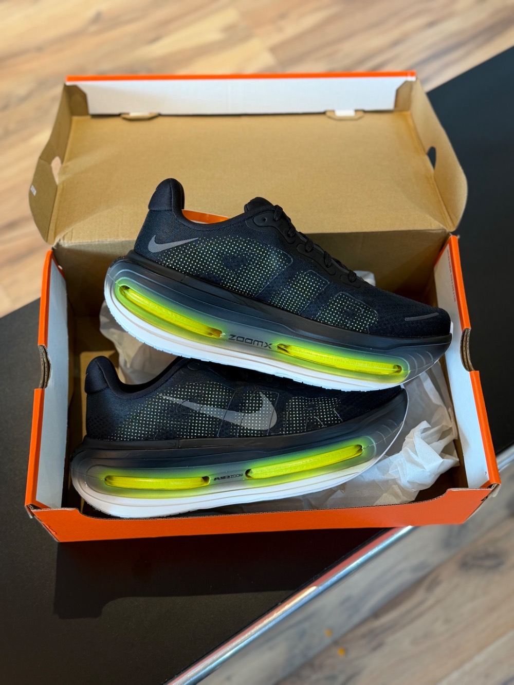 Nike Vomero Premium Black Volt — 41, Novo