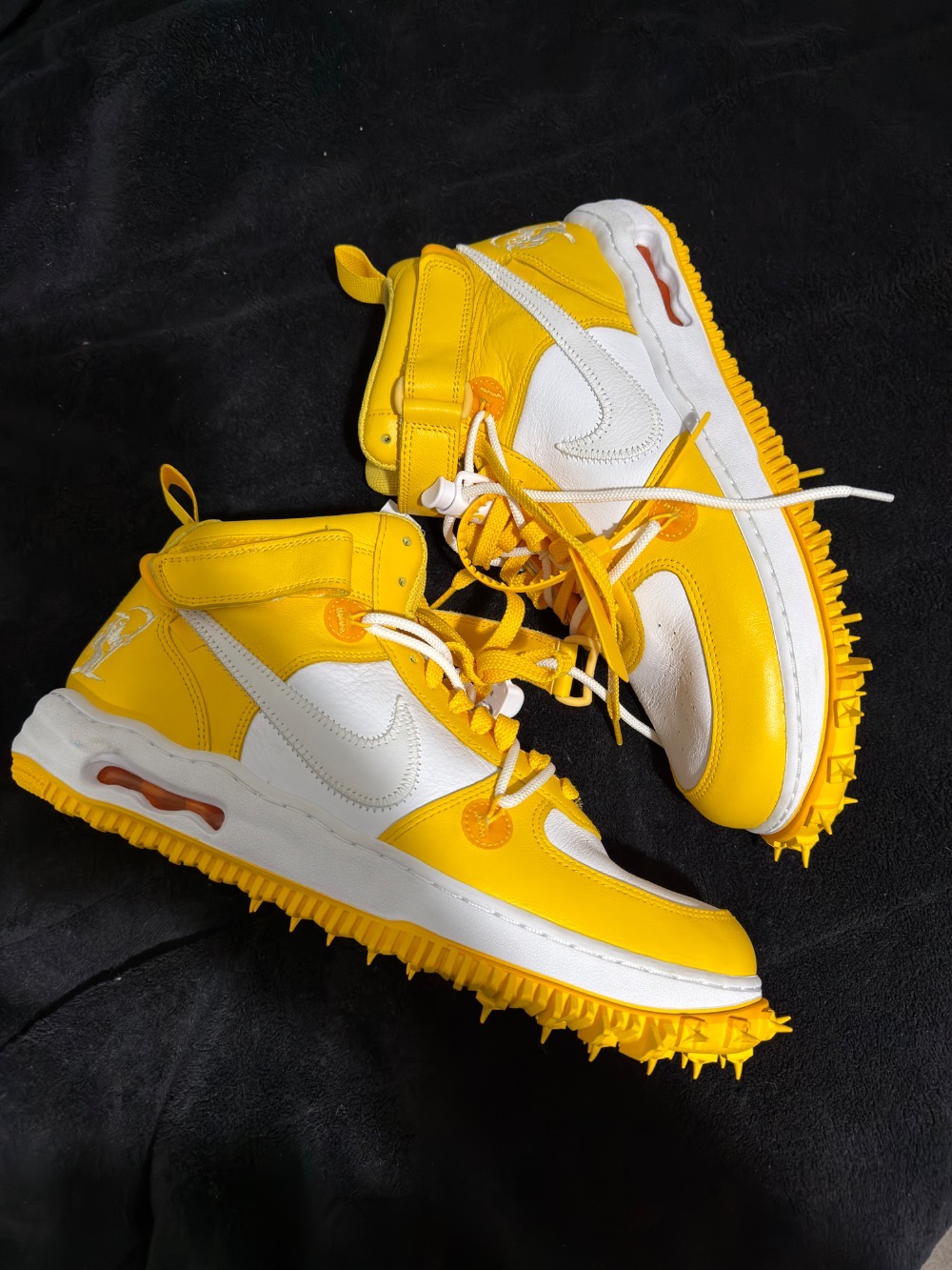 Off-White x Nike Air Force 1 Mid Varsity Maize — 46, Novo