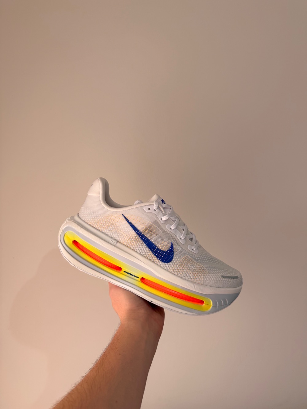 Nike Vomero Premium White Lapis Total Orange — 43, Novo