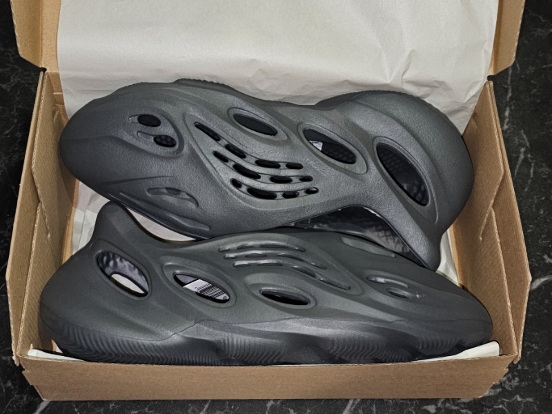 Foto 3 de Yeezy Foam Runner Carbon — 41, Novo