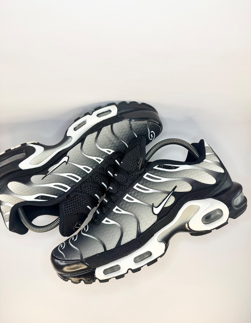 Foto 4 de Nike Air Max Plus Black Metallic Silver — 39 / 39.5, Usado