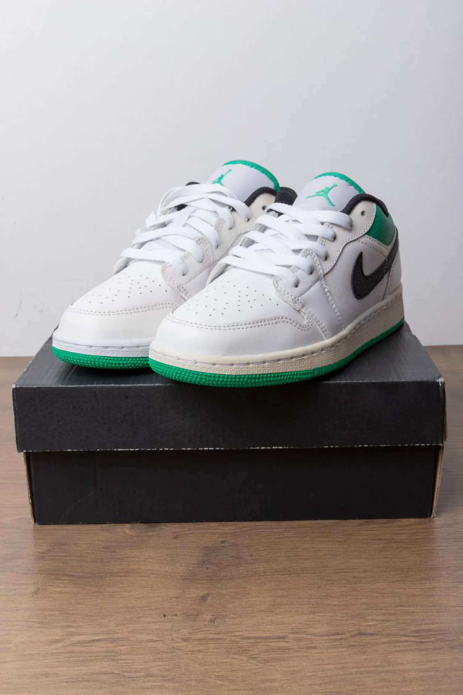 Air Jordan 1 Low GS White Lucky Green — 34.5, Novo