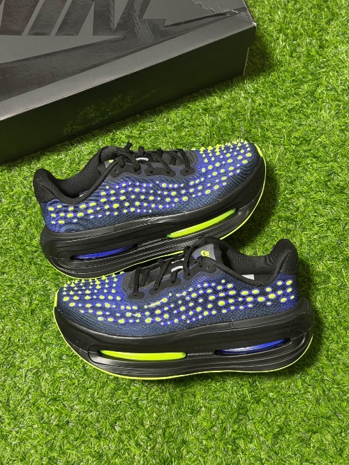 Nike Vomero Premium Rush Violet Volt Glow — 42, Novo