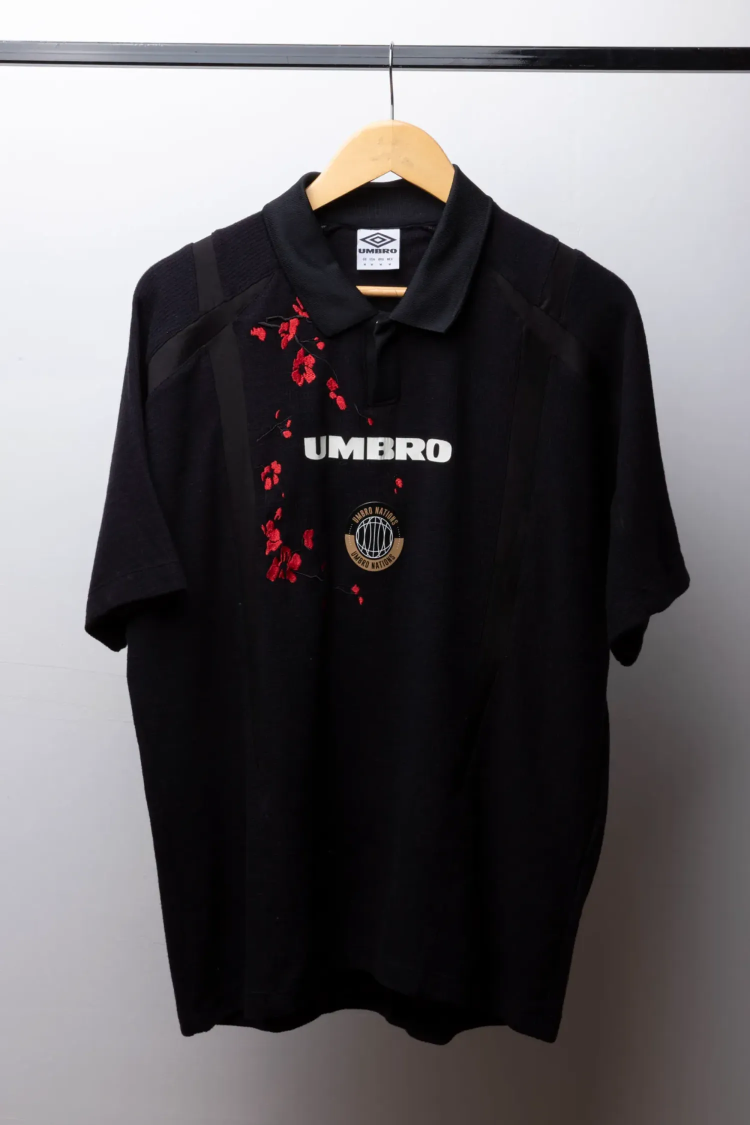 Camiseta Umbro UWN Hanami Edge Japão — M, Usado