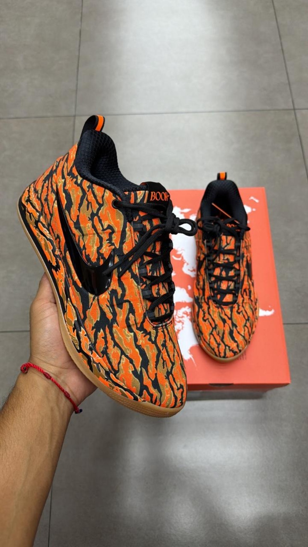 Nike Book 2 Tiger Camo Orange Black — 42, Novo