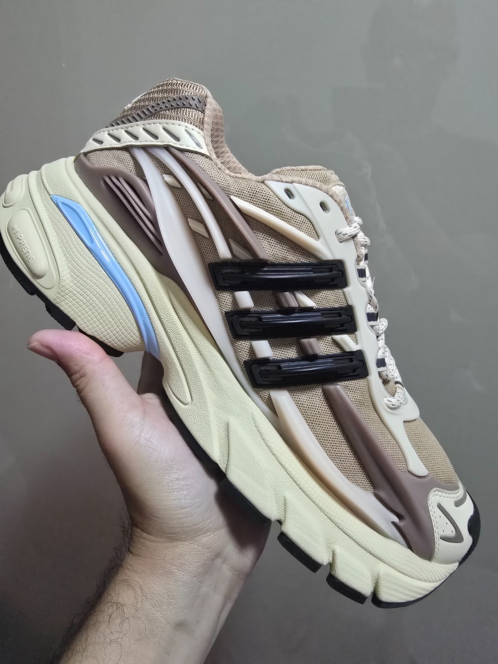 Pharrell Williams x adidas Adistar Jellyfish Crystal Sand Trace Brown — 43, Novo