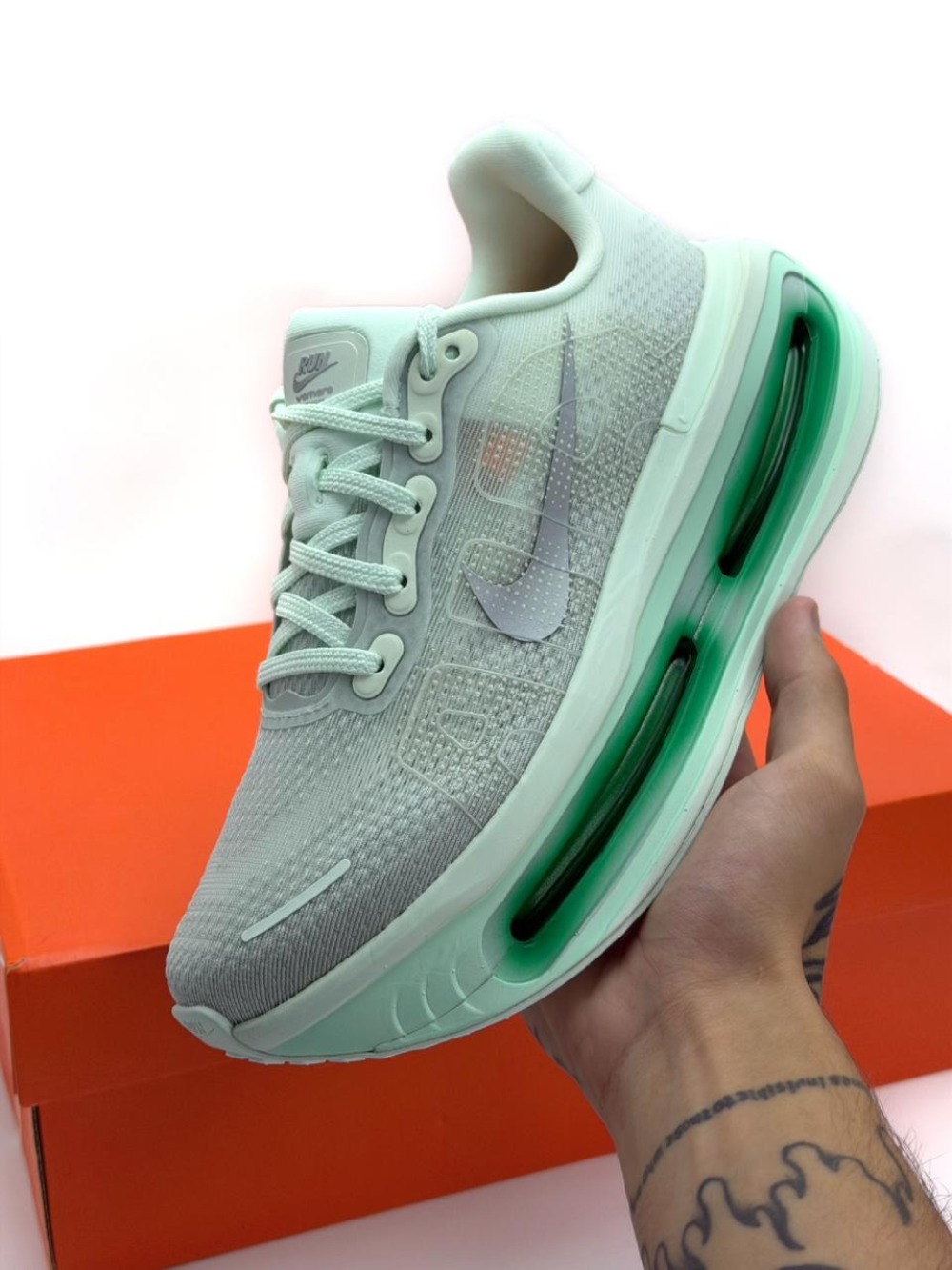Nike Vomero Premium Barely Green Feminino — 37, Novo