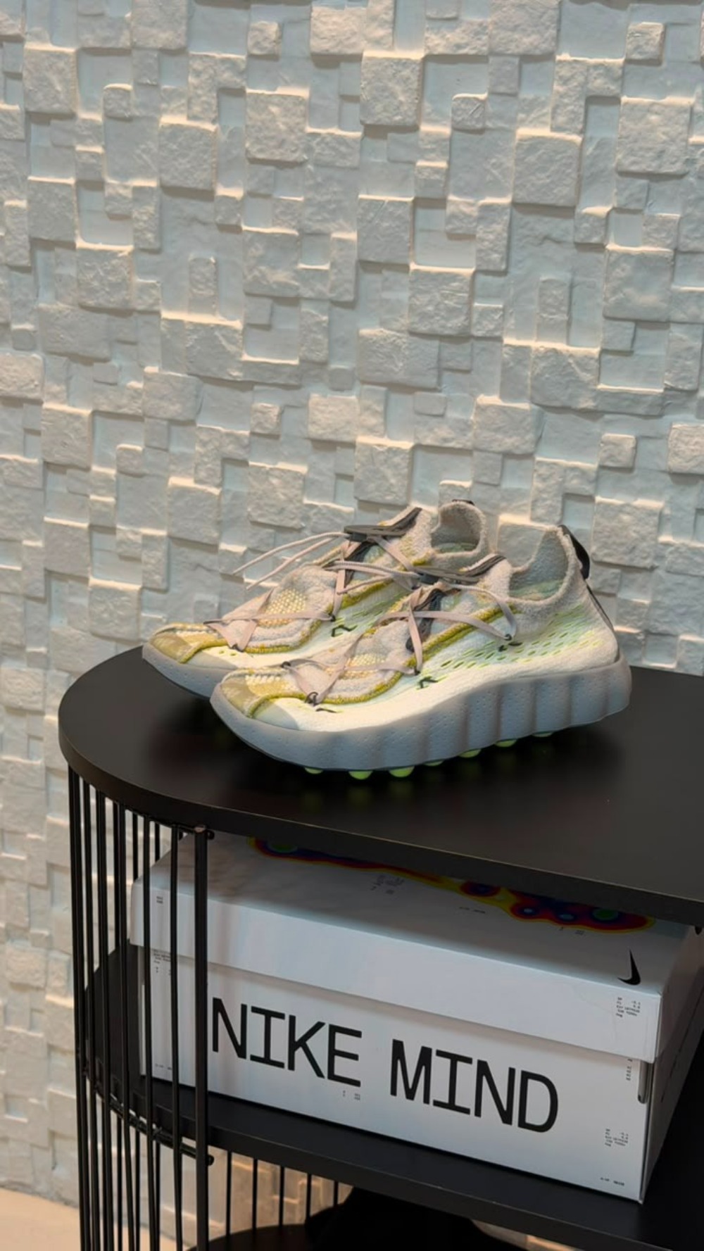 Nike Mind 002 Flyknit Barely Volt Wolf Grey — 40.5, Novo