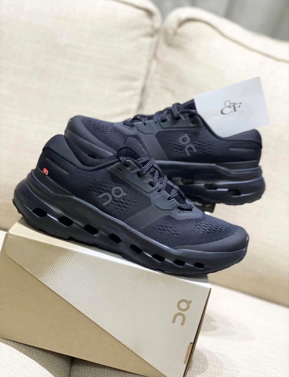 On Running Cloudrunner 3 Black — 37, Novo