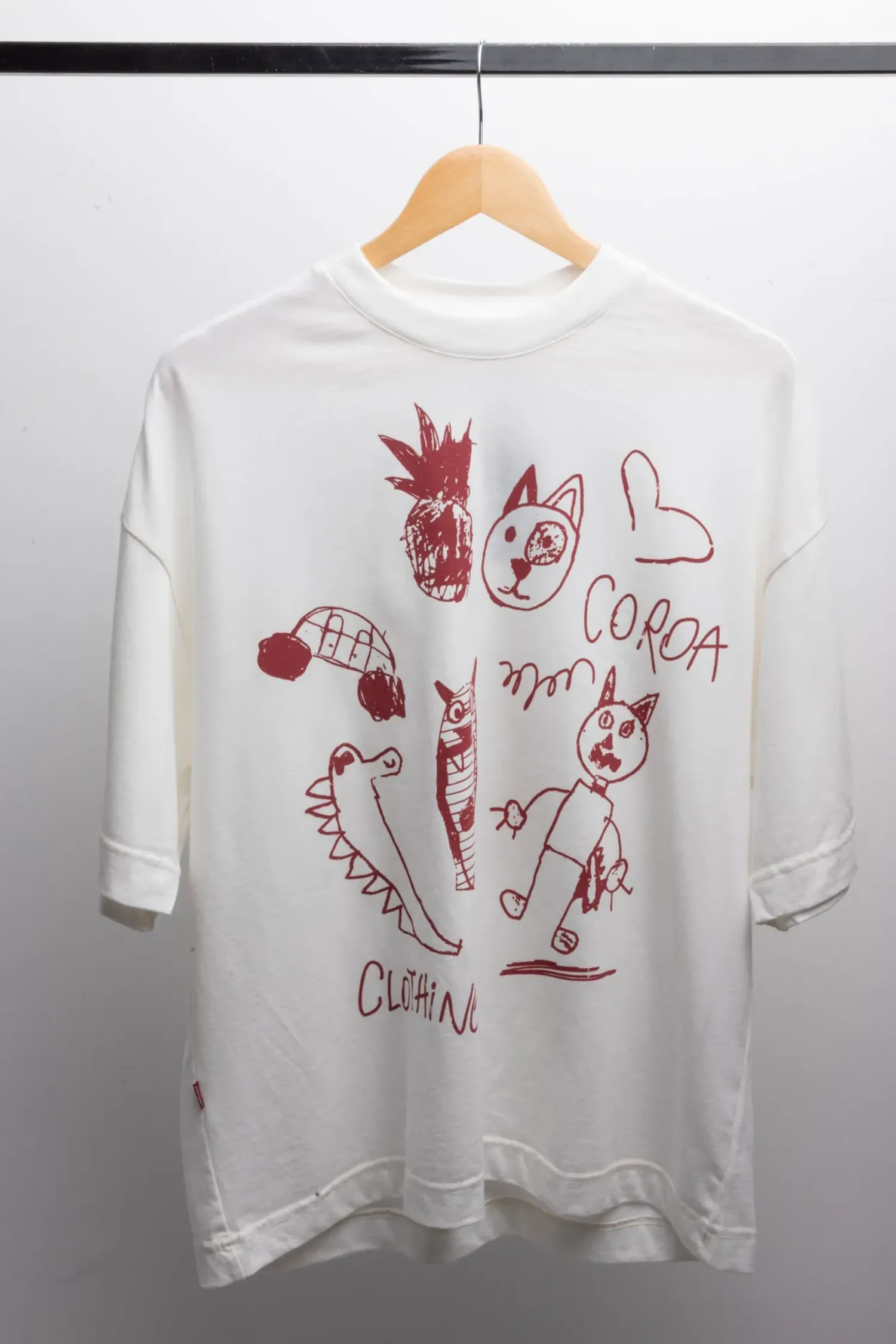 Camiseta Coroa Clothing Company Drawings of Him Off-White — P / M / G / XG / XXG, Novo