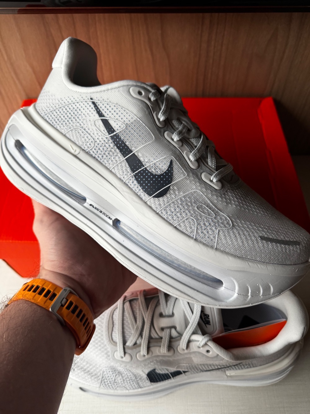 Nike Vomero Premium Off-White Grey Fog Dark Obsidian — 39, Novo