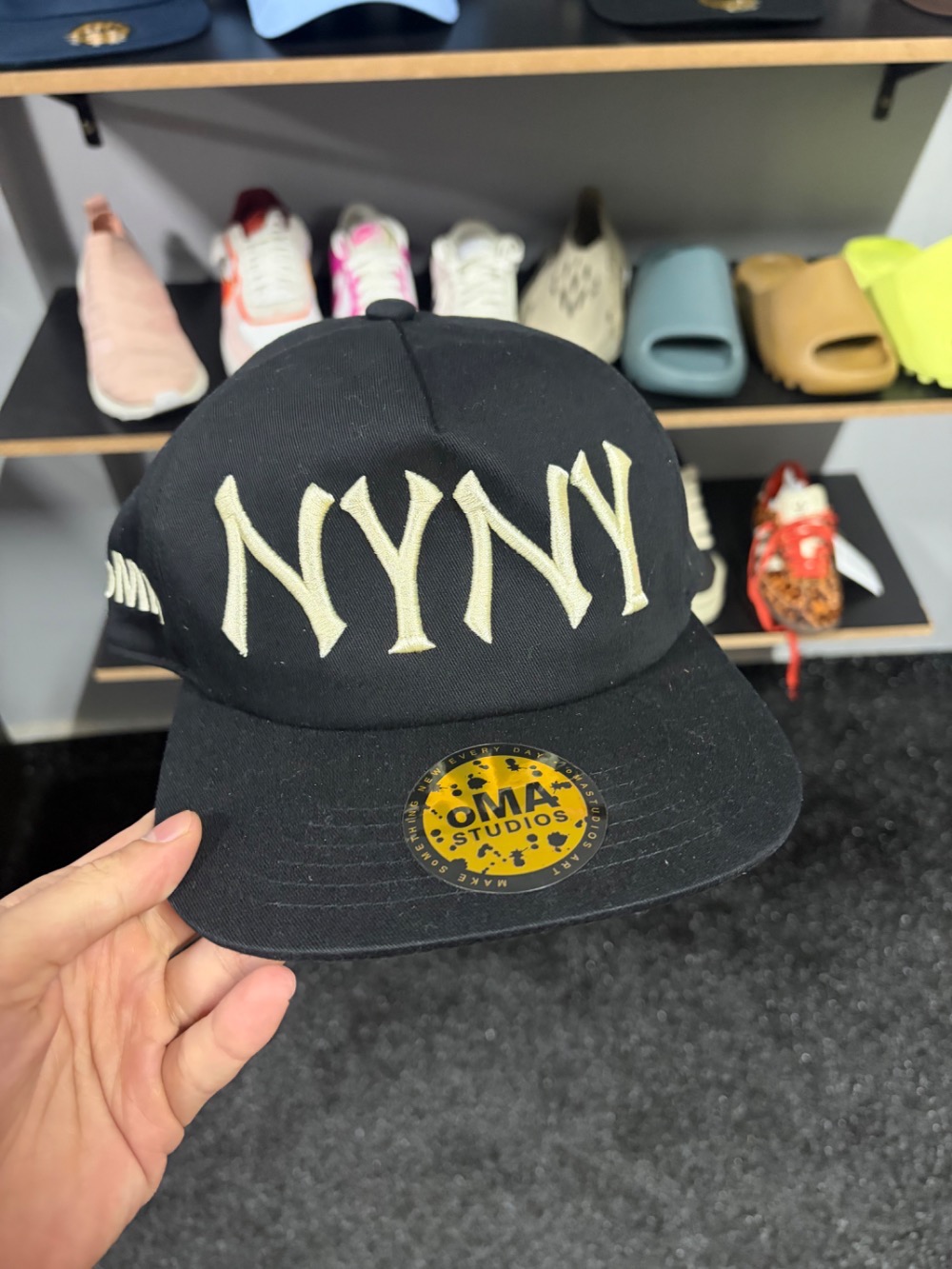 Boné oMA Studios NY NY Black Cream — Único, Novo
