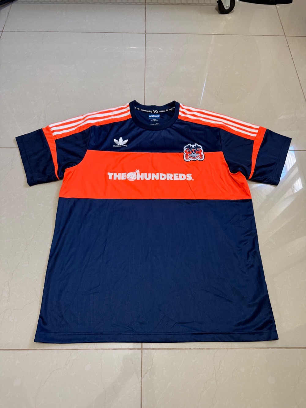 The Hundreds x adidas Camiseta Navy Orange — XG, Usado