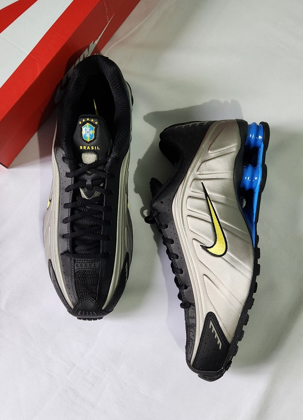 Nike Shox R4 Brazil (Kit Seleção 2026) — 44, Novo