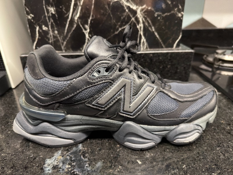 Foto 3 de New Balance 9060 Graphite Black — 40, Usado