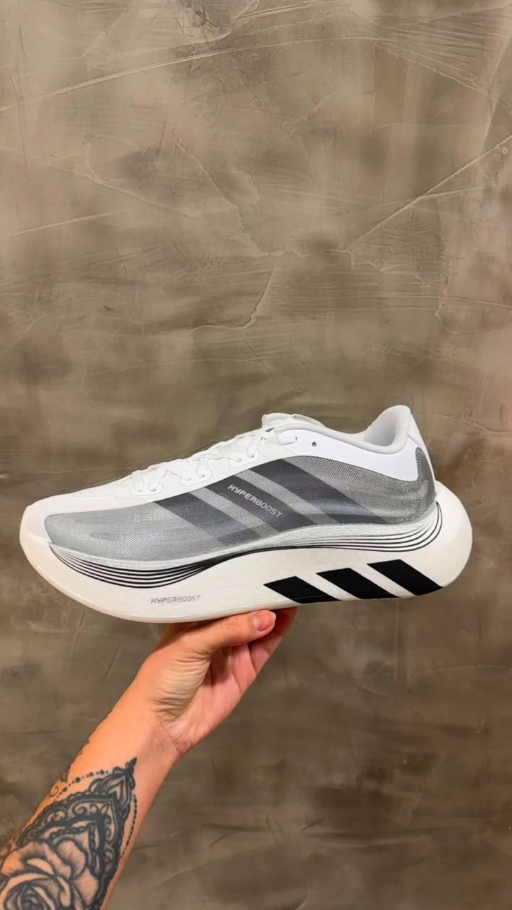 adidas Hyperboost EPHR LT Core Black Cloud White Silver Metallic — 39 / 40 / 41 / 42 / 43 / 44, Novo