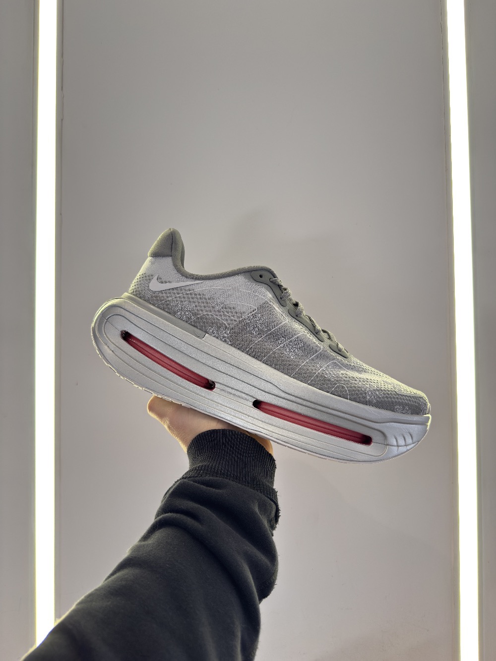 Nike Vomero Premium Geyser Grey Metallic Silver — 44, Novo