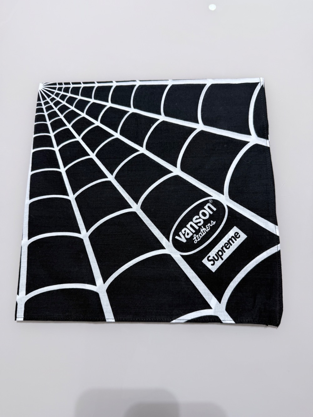 Vanson Leathers x Supreme Bandana Spider-Man Black SS26-W14 — Único, Novo