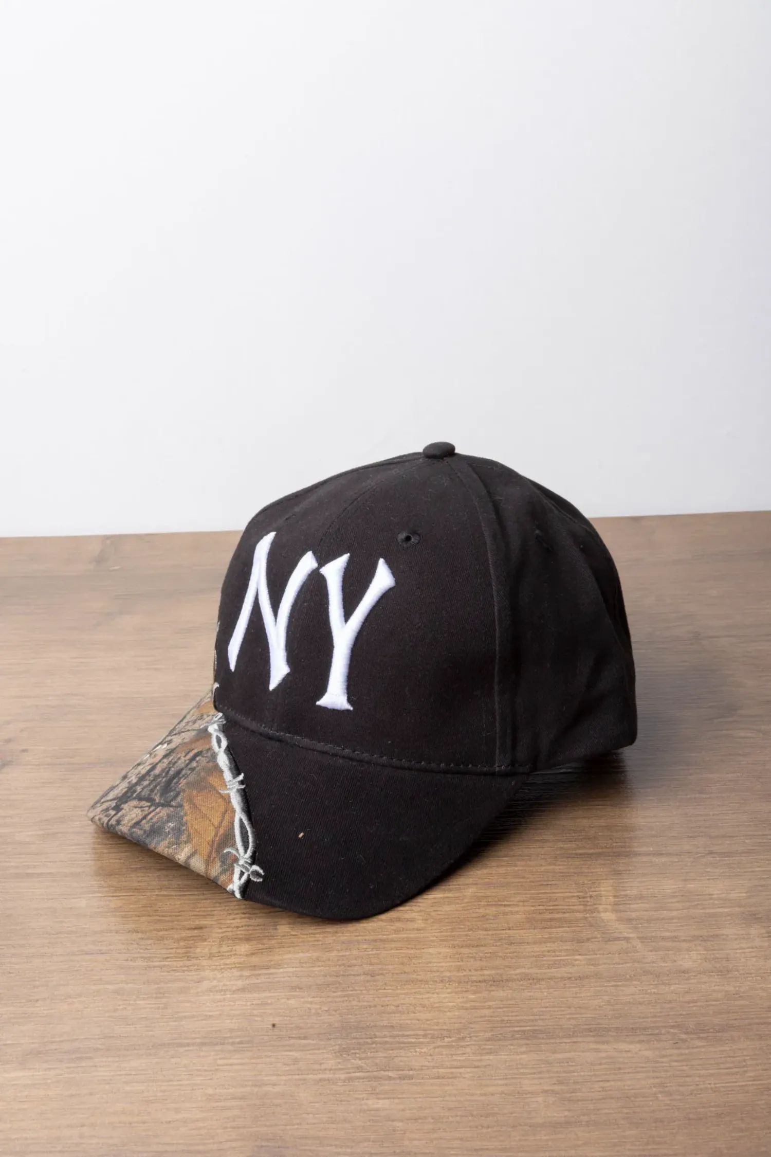 Boné oMA Studios NY Metal Camo Black — Único, Novo