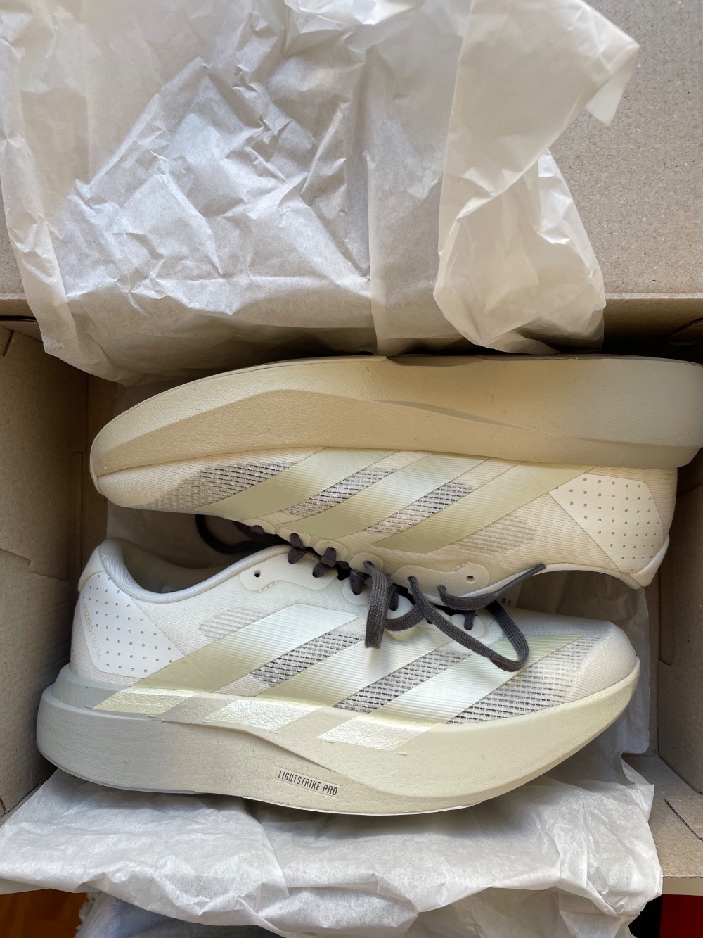 adidas adizero EVO SL Off White Ice Gold Met. Granite — 34, Novo