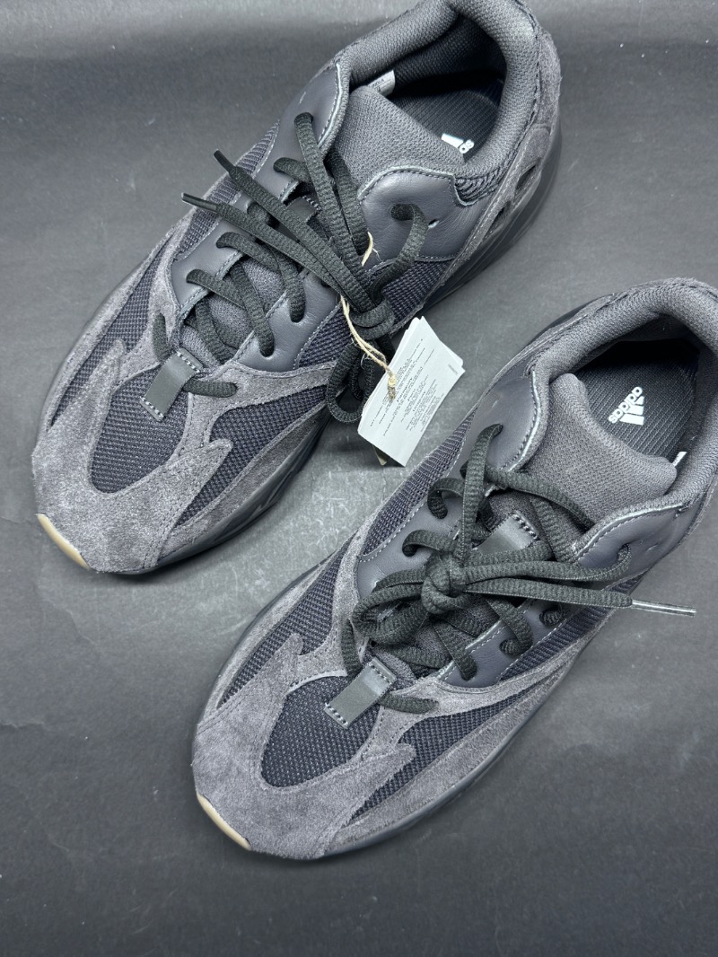 Foto 2 de Yeezy 700 V1 Utility Black (2023) — 39, Novo