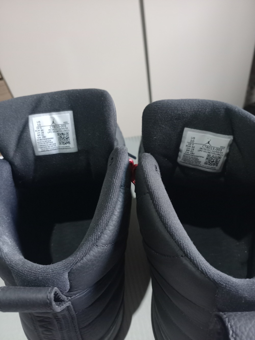 Air Jordan 12 Retro Bloodline Black — 42, Usado