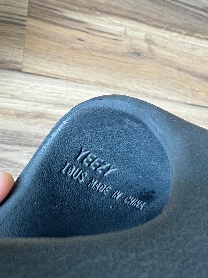 Foto 2 de Yeezy Slide Onyx — 40, Usado