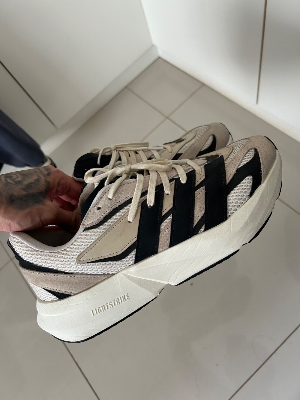adidas Lightblaze Alumina Core Black Cloud White — 42, Usado