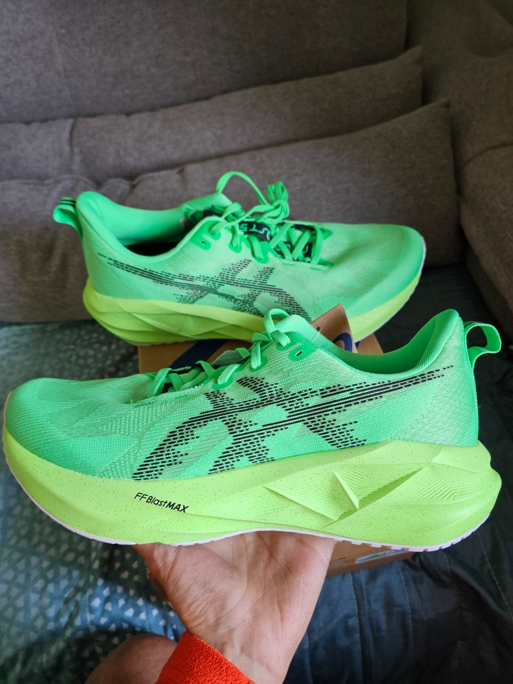 Asics Novablast 5 Green Black — 43, Novo