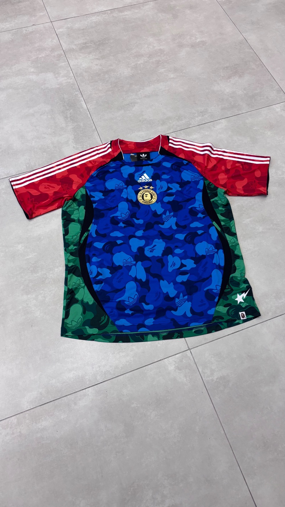 BAPE x adidas Camiseta Teamgeist H Blue Red Green — XG, Novo