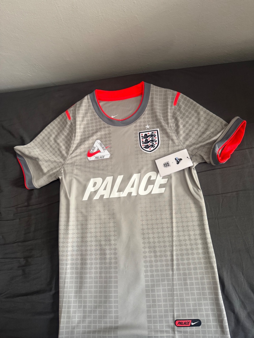 England x Palace x Nike Camiseta Dri-Fit Academy Pro Football Pewter Grey — P, Novo