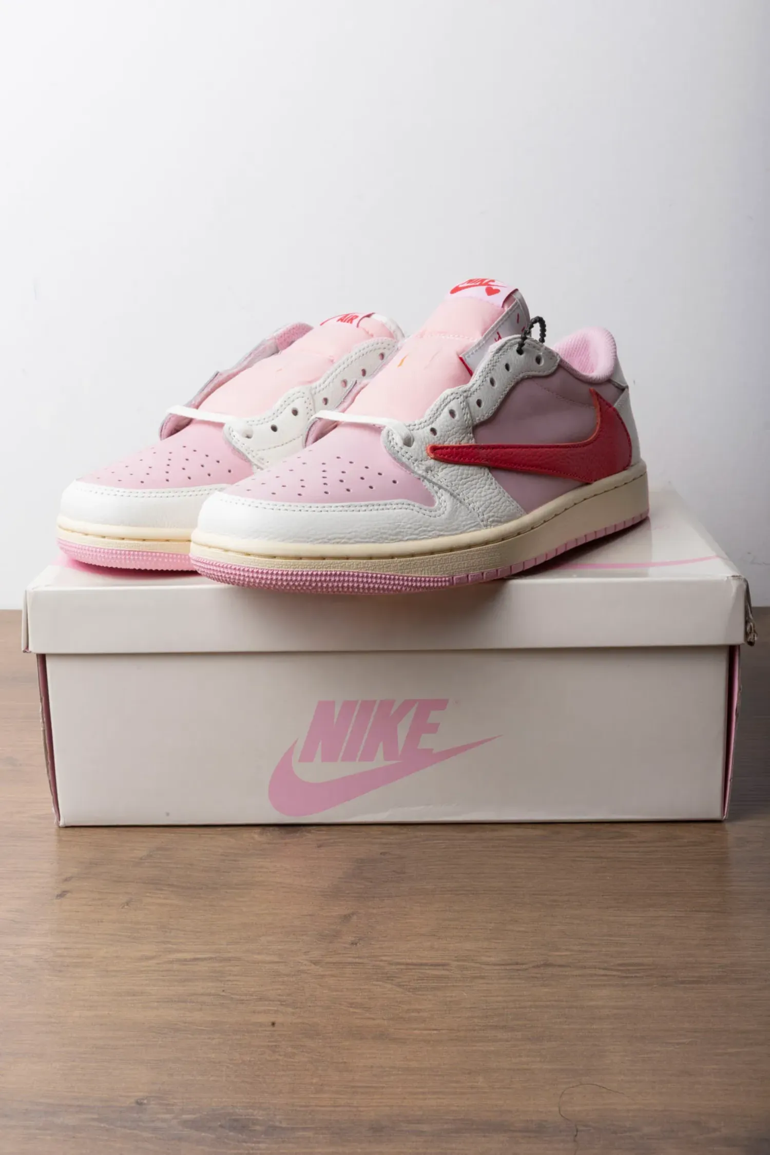 Travis Scott x Air Jordan 1 Low OG SP Sail Tropical Pink — 40.5, Novo